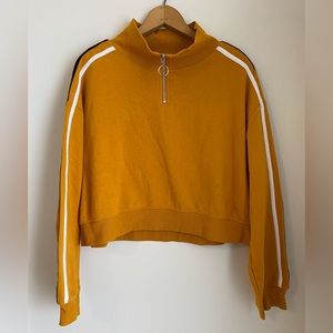 Women’s H&M Divided Sweater Crop Top